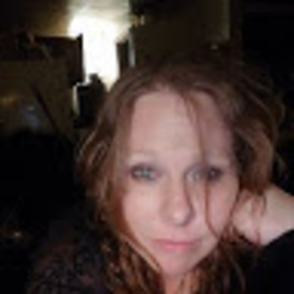 Meet your Posher, Beth - Picture 1 of 1